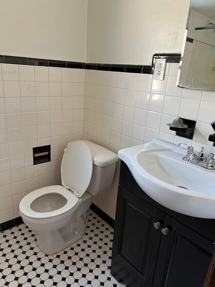 Bath - 156 Maple St