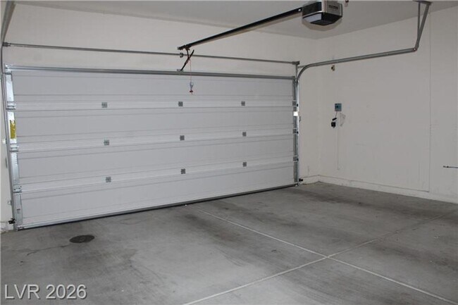 Building Photo - AMAZING 4 BEDROOM IN THE HEART OF ALIANTE