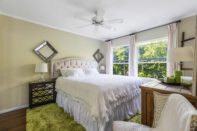 Building Photo - 842 12th St