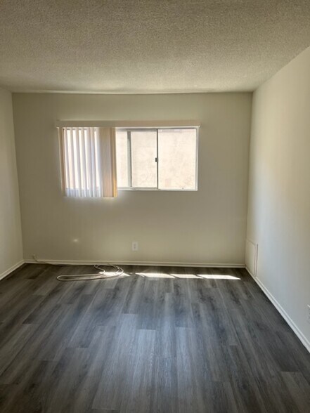 Building Photo - 2157 Vine St