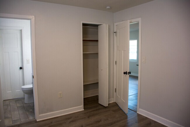 Building Photo - 86 Hurwood Ave