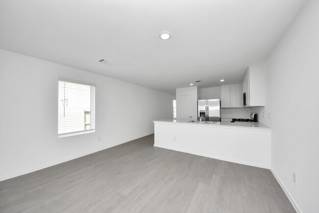 Building Photo - 10411 Birds Nest Dr