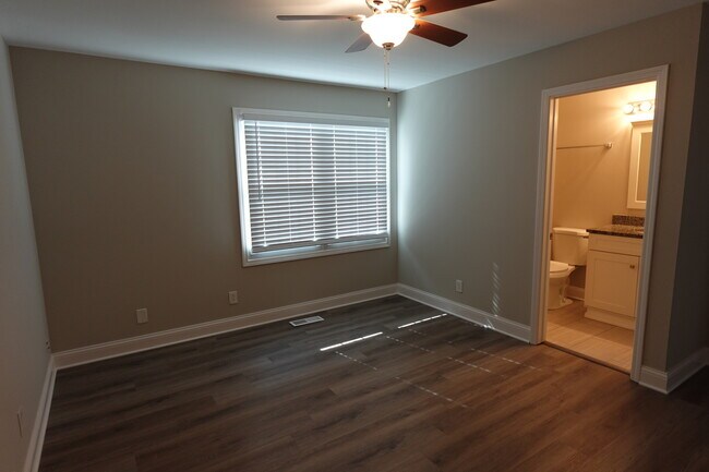 Building Photo - 1259 Knollwood Cir