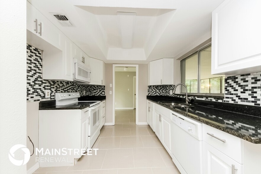 Building Photo - 7236 Plantain Dr