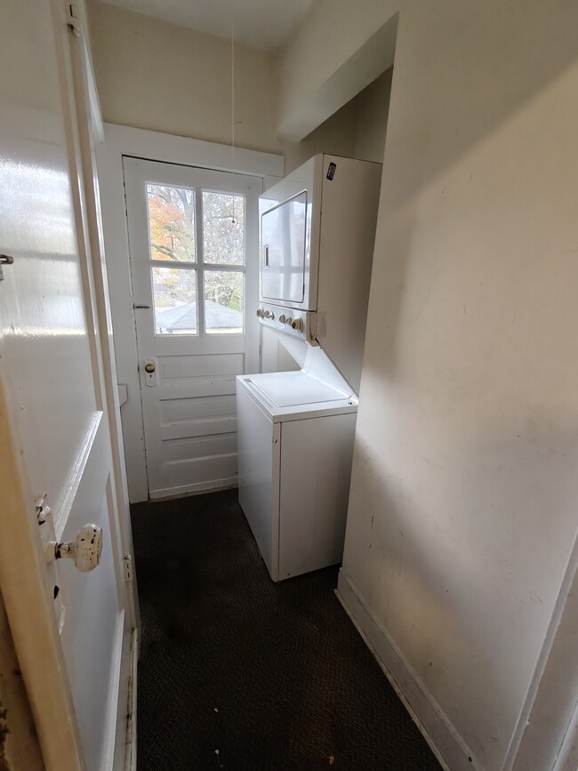 Building Photo - 117 Dover Rd