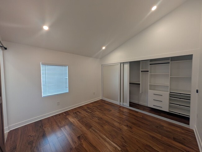 Building Photo - Beautifully Renovated 2 Bedroom in Oceanside!