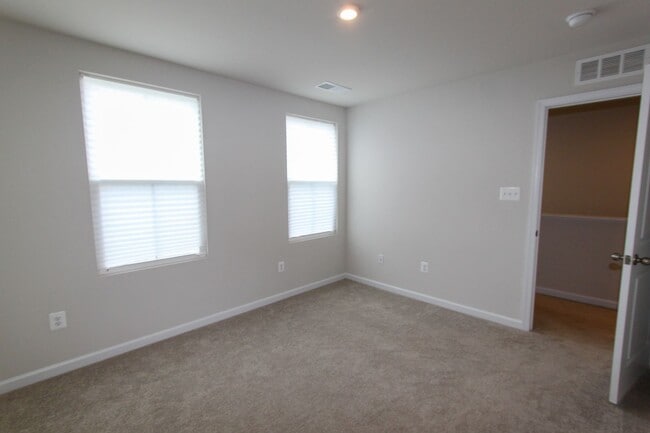 Building Photo - 4 Bed, 2.5 Single Family Home in Bunker Hi...