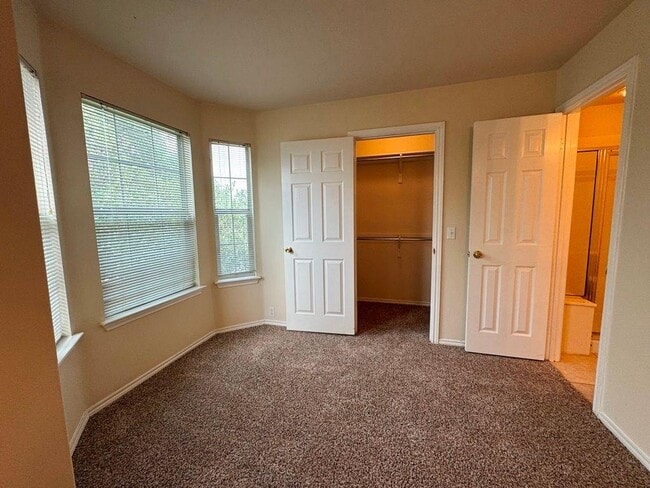 Building Photo - 251 Utterback