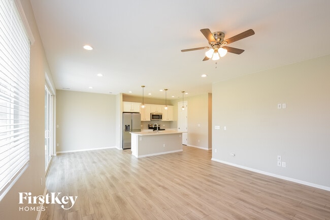 Building Photo - 10615 Akron St