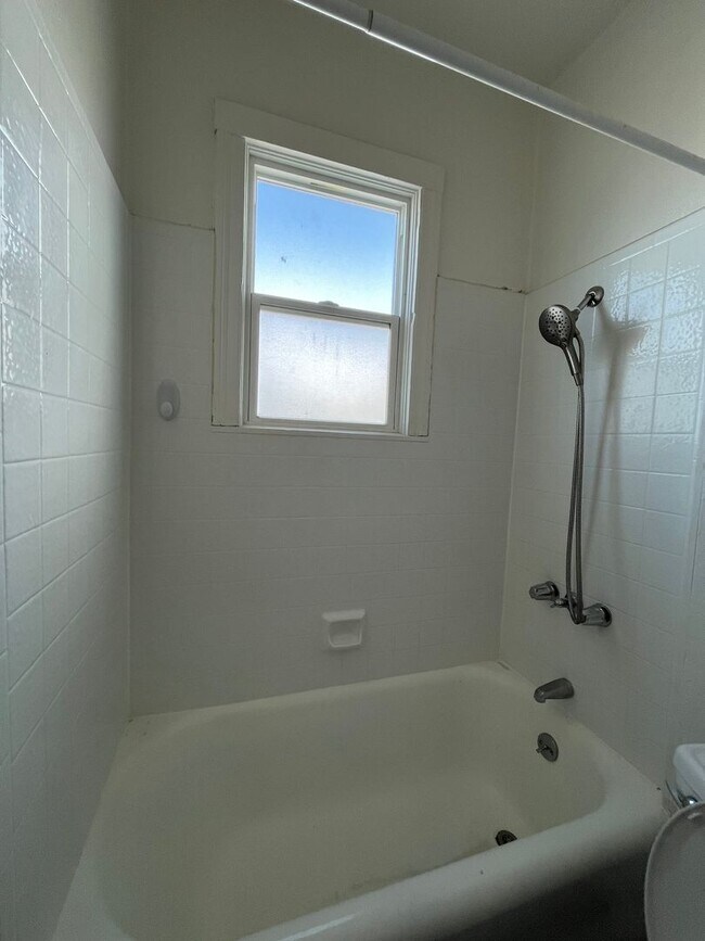 Interior Photo - 3201 Beaumont Ave.