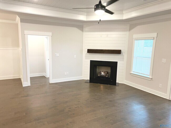 Building Photo - 156 Rugby Dr