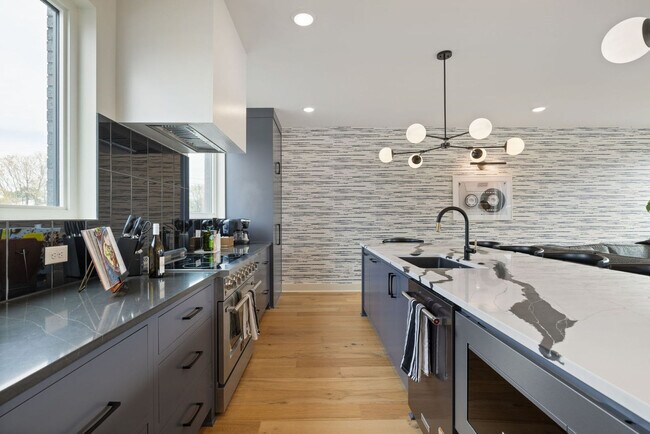 Building Photo - 1117 3rd Ave S