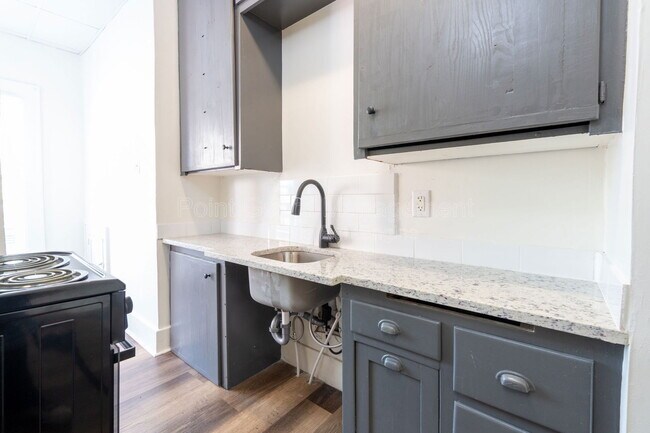 Building Photo - 423 N Emporia Ave