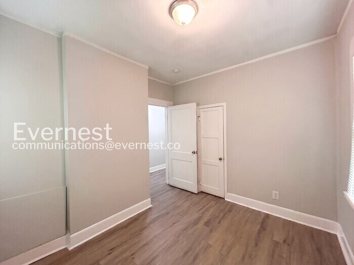 Building Photo - 887 Ellis Rd