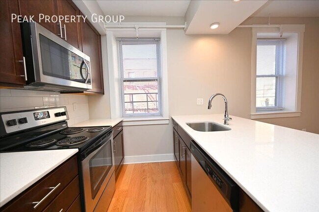 Building Photo - 433 E 13th St