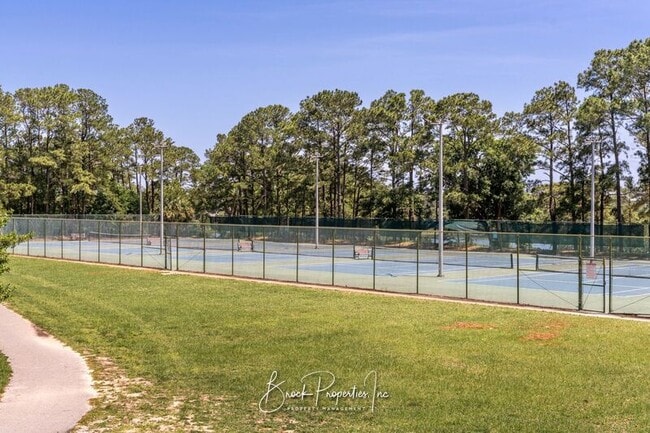 Building Photo - 1613 E Blount St