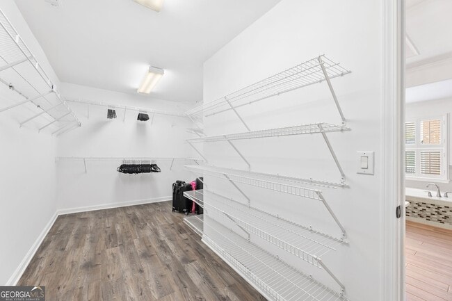 Building Photo - 5170 Deerlake Dr
