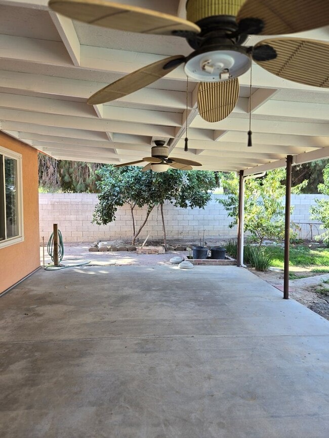 Building Photo - Three bedroom, fresh paint and pool!