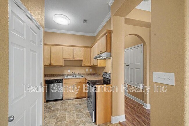 Building Photo - 542 S 72nd Ave