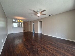 Building Photo - Charming 2-Bedroom Condo in Scenic Winter ...