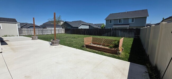 Building Photo - Stunningly Upgraded 4-Bedroom Home in Prime Kuna Location