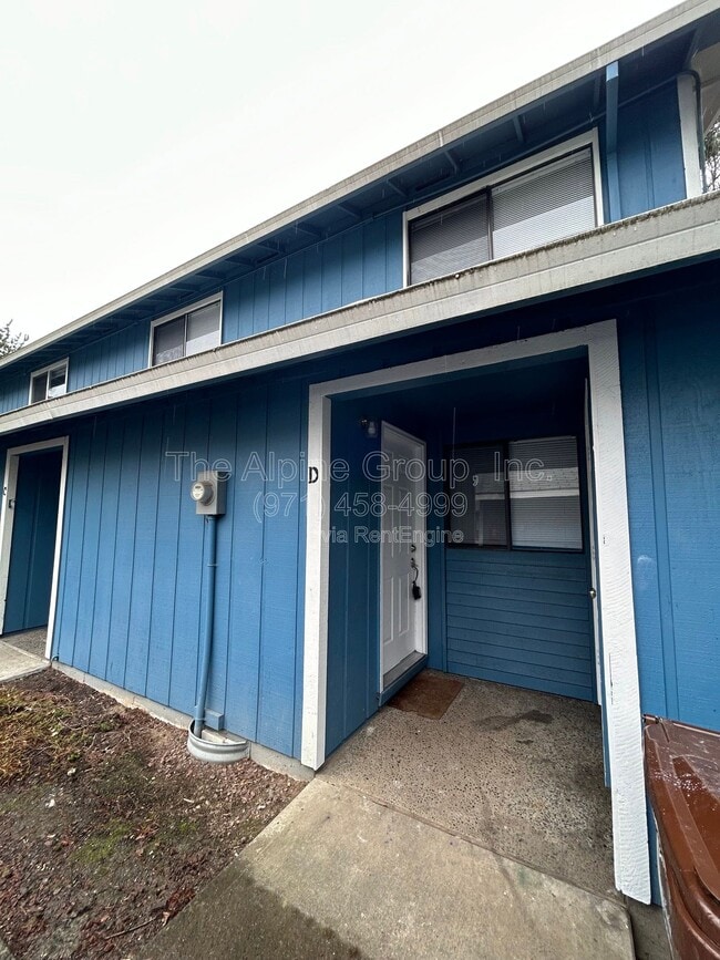 Building Photo - 3800 NW Chemult Pl