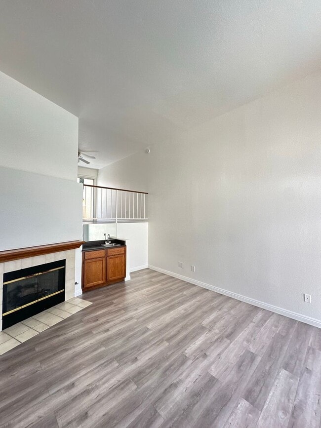 Building Photo - 5455 Sylmar Ave