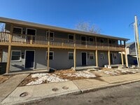 Building Photo - 402 Gunn St