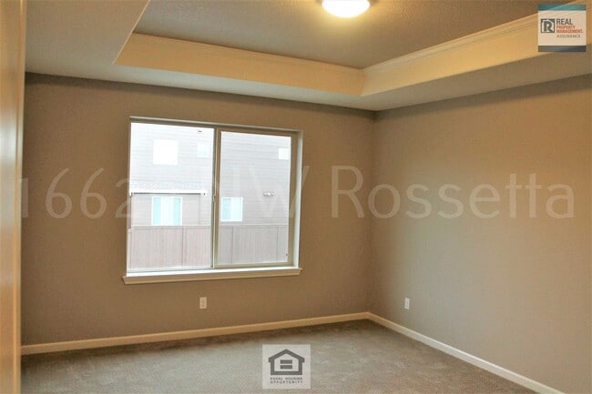 Building Photo - Beautiful 3 BR/2.5 BA Home in Desirable Bethany Neighborhood