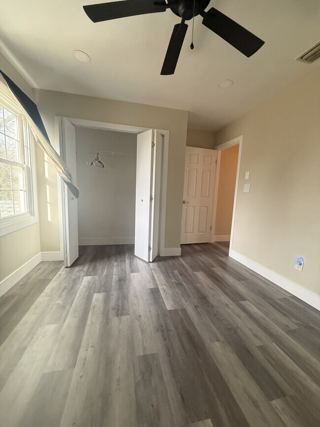 Building Photo - 1949 Arlington Arch Dr