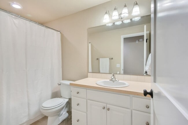 Building Photo - Fantastic Remodel in E Renton Highlands!