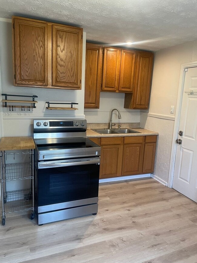 Building Photo - Knoxville 37920 - Adorable 2 bedroom 1 bath home in the Heart of South Knoxville-Pet Friendly - C...