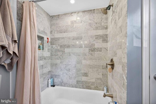 Building Photo - 921 Oronoco St