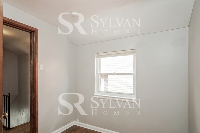 Building Photo - Charming brick 3-bedroom, 1-bath home features a deck and patio!