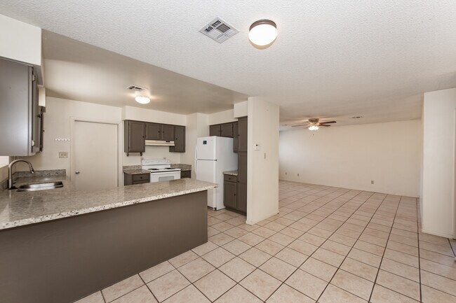 Building Photo - 4598 W 18th Ln