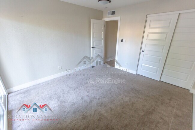 Building Photo - 712 W 14th St