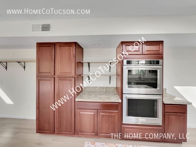 Building Photo - 8628 N Placita Del Cardo