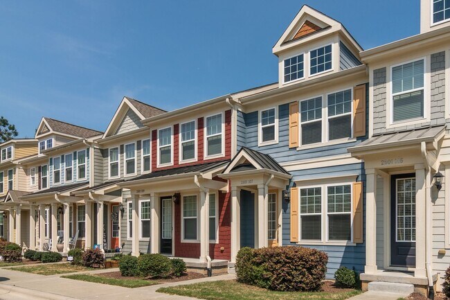 Building Photo - Spacious 3 Bed / 3.5 Bath Townhome Near Raleigh Iron Works & 440!