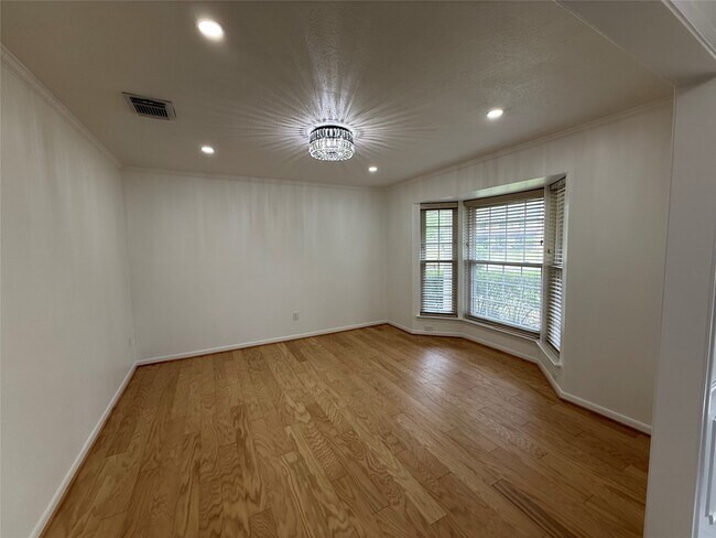 Building Photo - 25 Little John Ln