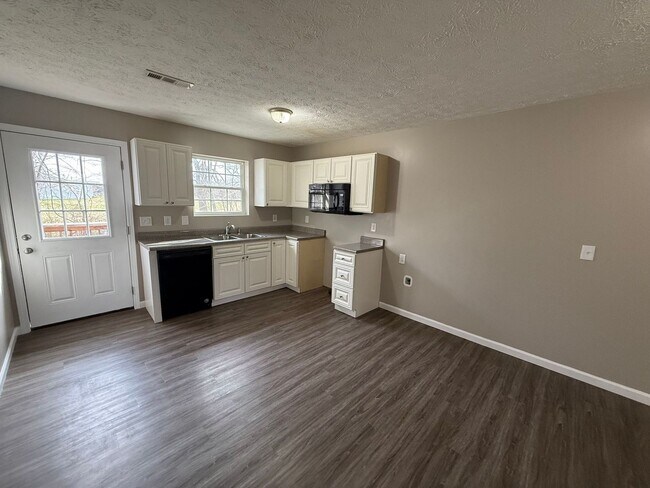 Building Photo - 3 bedroom 2 bath Single Family Home White Pine, TN