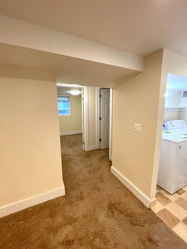 Building Photo - 903 Dewey Ave