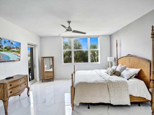 Building Photo - 191 S Ocean Dr