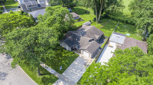Building Photo - 2607 School Dr