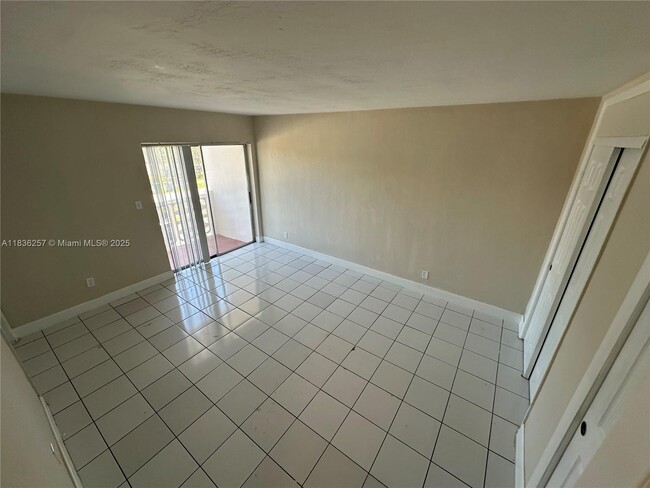 Building Photo - 941 NE 170th St