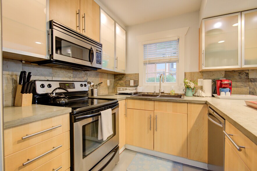 Building Photo - 636 Chipley Ave