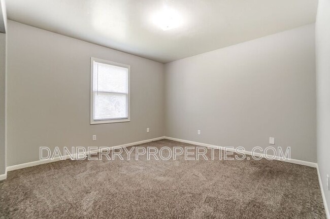 Building Photo - 1103 Searles Rd