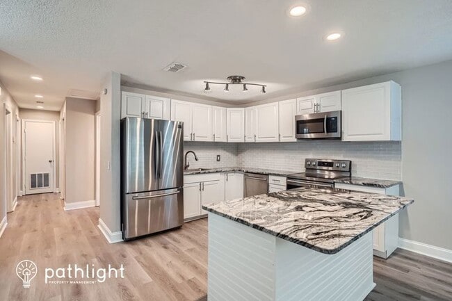 Building Photo - 304 W Fern St