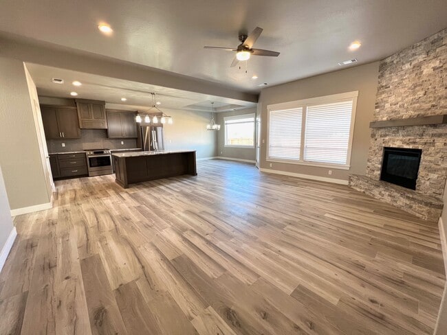 Building Photo - 3021 NW Mount Thielsen Dr
