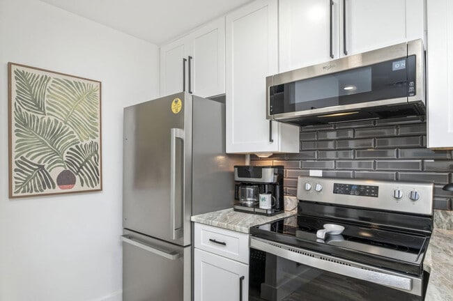 Building Photo - 775 Gulf Shore Dr