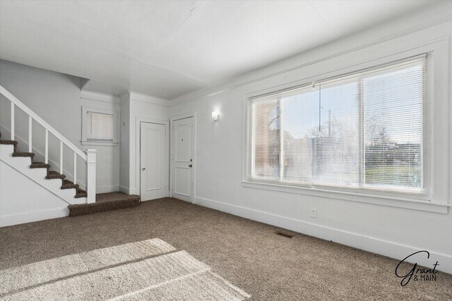 Building Photo - 2 bedroom $1200